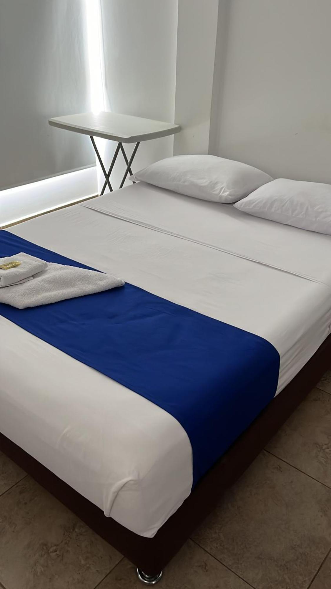 Hotel Puerto Azul Puerto Berrio Екстер'єр фото
